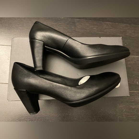 ECCO Shape 55 Plateau Pump - Picture 6 of 8